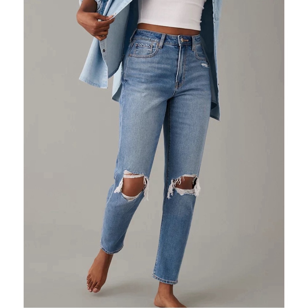 AE Ripped Mom Jean 👖 - Picture 3 of 13